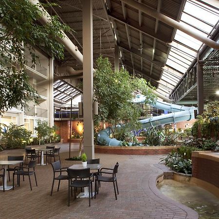Delta Hotels By Marriott Toronto East Restaurant photo