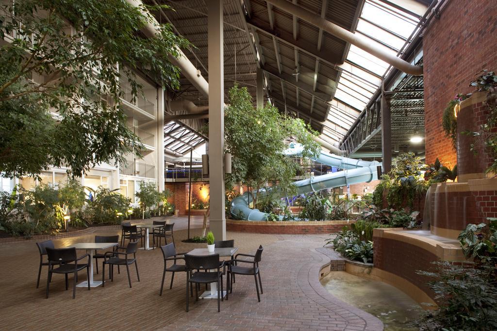 Delta Hotels By Marriott Toronto East Restaurant photo