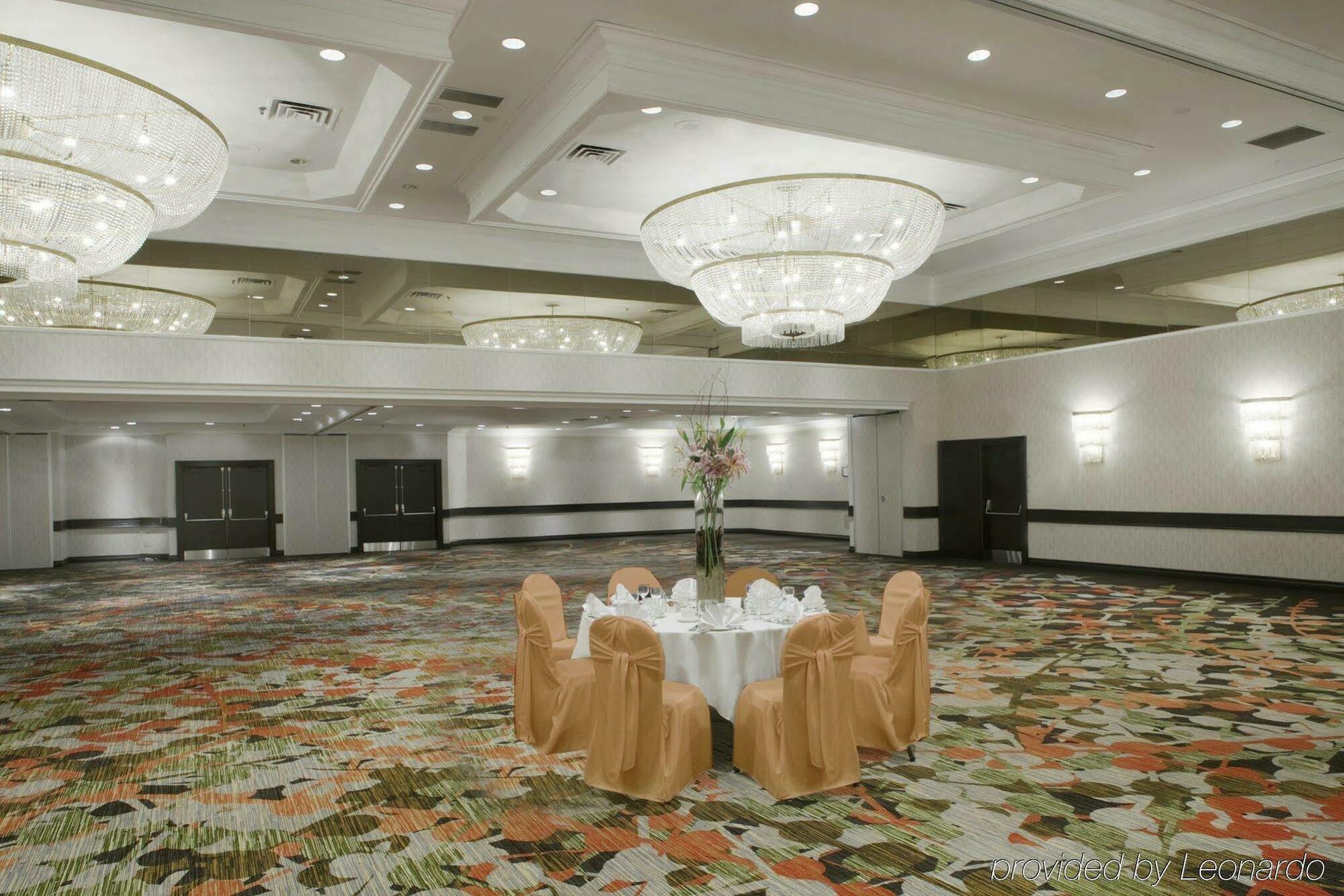 Delta Hotels By Marriott Toronto East Restaurant photo